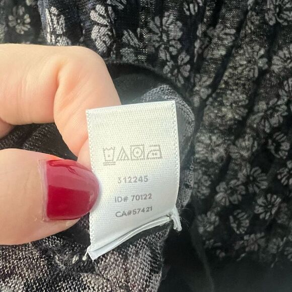 Women's Daisy All-Over Print Back Zip Long Sleeve Black Sweater Size Large - Picture 5 of 7